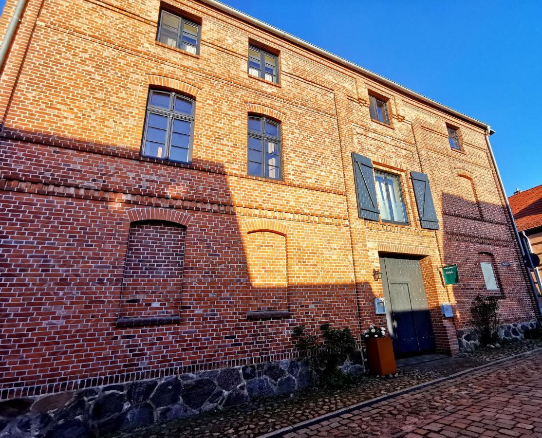 Hotel Und Restaurant Haus Sajons Plau am See Exterior photo