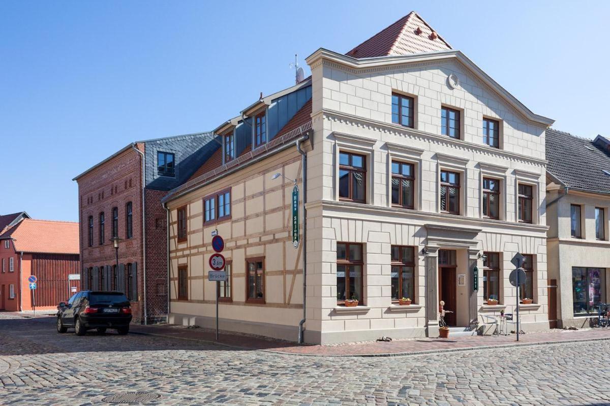 Hotel Und Restaurant Haus Sajons Plau am See Exterior photo
